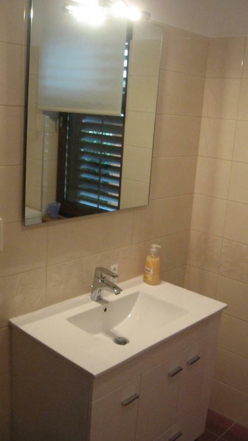 Apartments Grozdanic Fazana Ngoại thất bức ảnh
